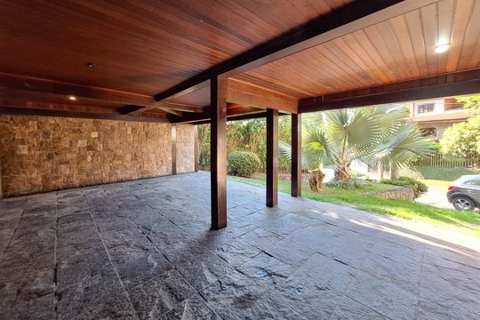 Garagem de casa de condomínio à venda com 3 quartos, 326m² em Matapaca, Niterói