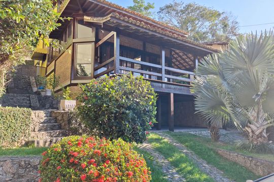 Fachada de casa de condomínio à venda com 3 quartos, 326m² em Matapaca, Niterói