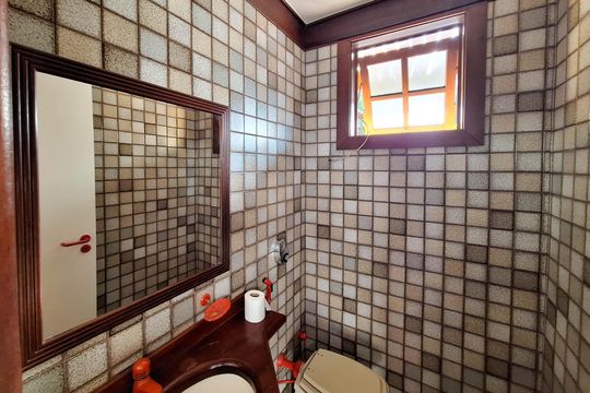 lavabo 1 de casa de condomínio à venda com 3 quartos, 326m² em Matapaca, Niterói
