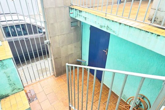 Portão azul acesso a garagem de casa à venda com 2 quartos, 120m² em Vila Harmonia, Guarulhos