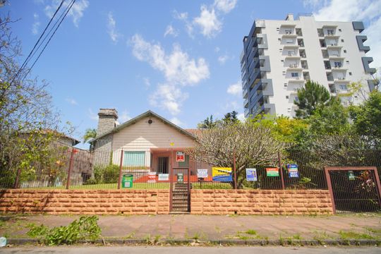 Fachada de casa à venda com 5 quartos, 380m² em Centro, São Leopoldo