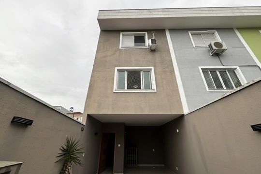 Garagem de casa à venda com 3 quartos, 104m² em Jardim Rossin, São Paulo