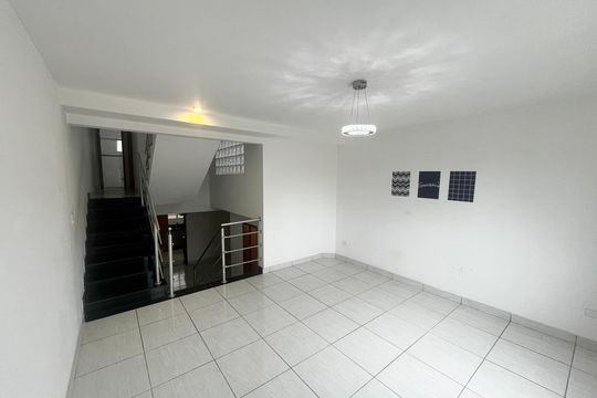 Sala de casa à venda com 3 quartos, 104m² em Jardim Rossin, São Paulo