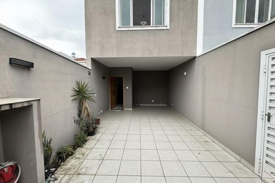 Garagem de casa à venda com 3 quartos, 104m² em Jardim Rossin, São Paulo