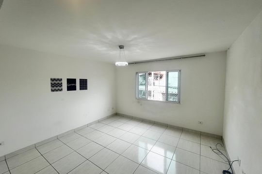Sala de casa à venda com 3 quartos, 104m² em Jardim Rossin, São Paulo
