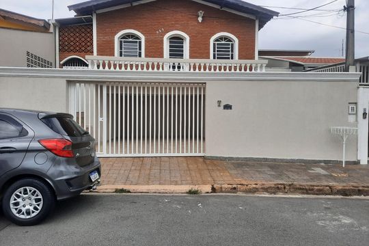 Fachada de casa à venda com 3 quartos, 122m² em Cidade Jardim, Campinas