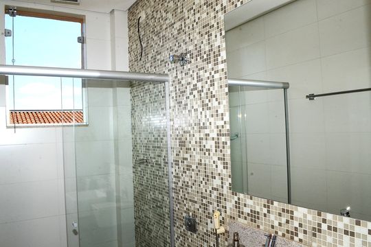 Banheiro Corredor de casa à venda com 6 quartos, 510m² em Renascença, Belo Horizonte