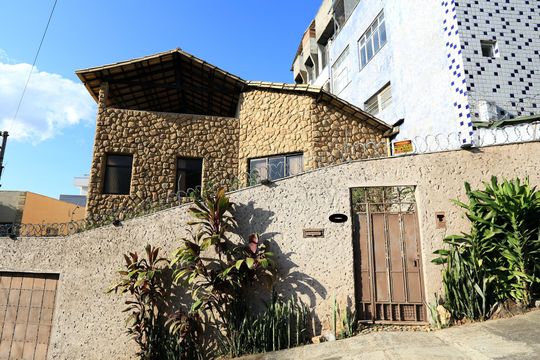 Fachada de casa à venda com 4 quartos, 456m² em Cachoeirinha, Belo Horizonte