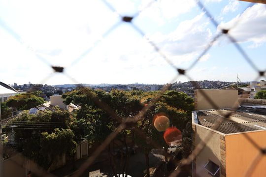 Vista de casa à venda com 4 quartos, 456m² em Cachoeirinha, Belo Horizonte