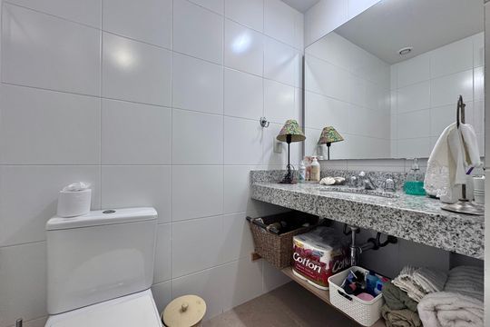 Suíte - Banheiro de apartamento à venda com 1 quarto, 79m² em Barra da Tijuca, Rio de Janeiro