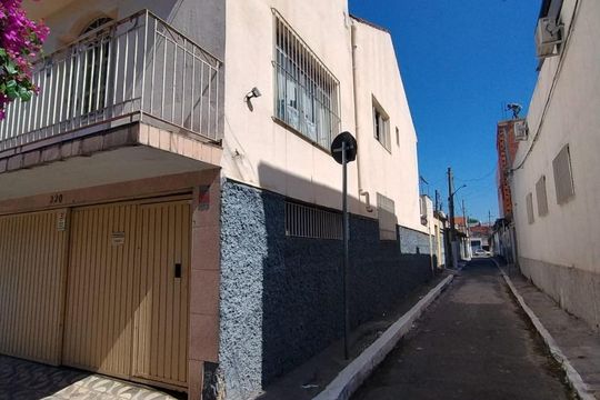 Foto 01 de casa à venda com 4 quartos, 210m² em Cambuci, São Paulo