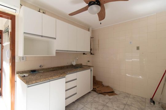 Cozinha de apartamento à venda com 4 quartos, 93m² em Menino Deus, Porto Alegre