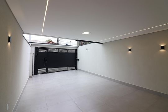 Garagem de casa à venda com 3 quartos, 200m² em Vila Jahu, São Bernardo do Campo