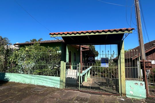 Fachada de casa à venda com 3 quartos, 70m² em Ouro Branco, Novo Hamburgo