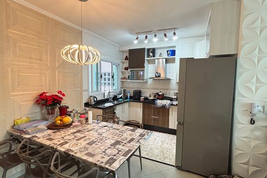Casa 1 - Sala de Jantar - Cozinha de casa à venda com 4 quartos, 202m² em Parque das Nações, Santo André