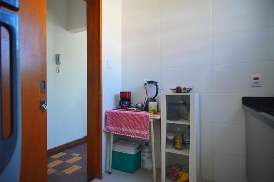 Cozinha de apartamento à venda com 1 quarto, 47m² em Passo D’areia, Porto Alegre
