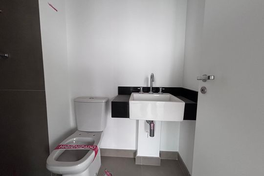 Banheiro de apartamento à venda com 1 quarto, 44m² em Vila Olímpia, São Paulo