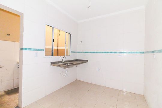 Cozinha de casa de condomínio para alugar com 2 quartos, 250m² em Jardim Itapemirim, São Paulo