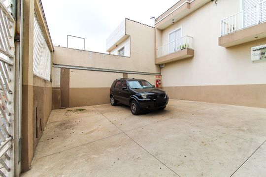 Estacionamento e Entrada de casa de condomínio para alugar com 2 quartos, 250m² em Jardim Itapemirim, São Paulo