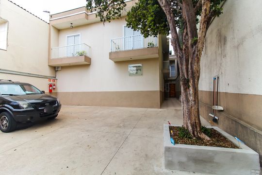 Estacionamento e Entrada de casa de condomínio para alugar com 2 quartos, 250m² em Jardim Itapemirim, São Paulo