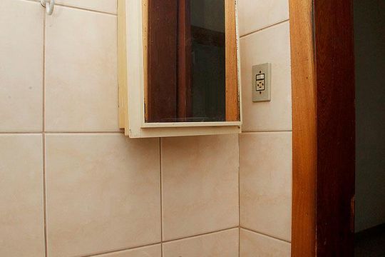 Banheiro da Suíte de apartamento à venda com 1 quarto, 28m² em Azenha, Porto Alegre