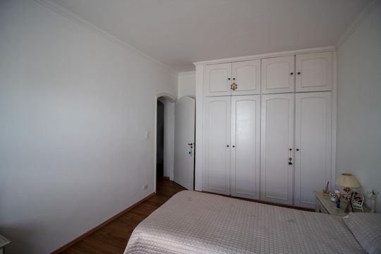 Quarto 1 de casa à venda com 4 quartos, 698m² em Caxingui, São Paulo