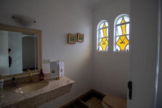 Lavabo de casa à venda com 4 quartos, 698m² em Caxingui, São Paulo