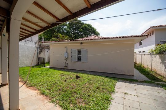 Quintal de casa à venda com 4 quartos, 698m² em Caxingui, São Paulo