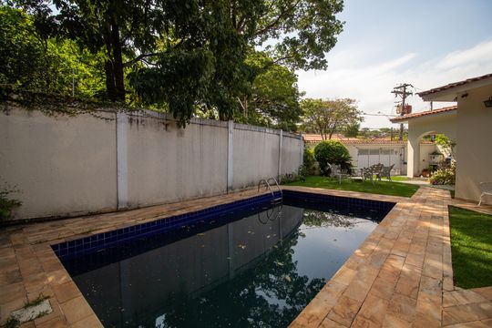 Jardim de casa à venda com 4 quartos, 698m² em Caxingui, São Paulo