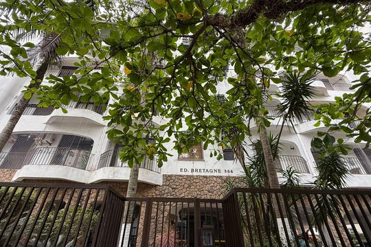 Fachada de apartamento para alugar com 3 quartos, 75m² em Jardim Ana Maria, Guarujá