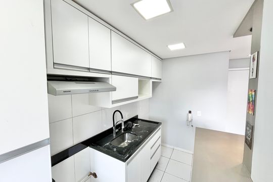 Cozinha de apartamento para alugar com 2 quartos, 47m² em Loteamento City Jaragua, São Paulo