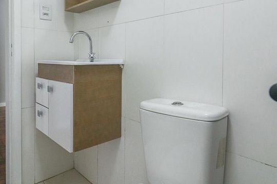 Banheiro Social de apartamento à venda com 1 quarto, 49m² em Jardim Dona Leopoldina, Porto Alegre