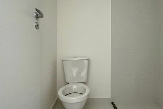Banheiro de kitnet/studio à venda com 1 quarto, 21m² em Jardim Paulista, São Paulo