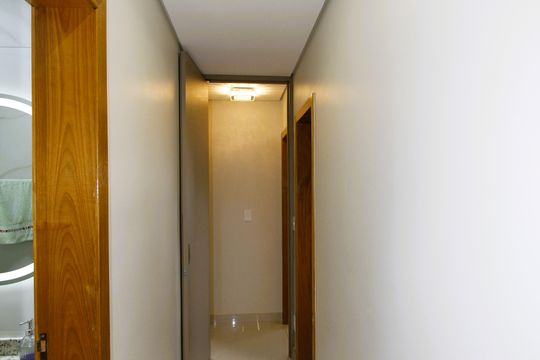 Corredor de apartamento à venda com 3 quartos, 164m² em Barreiro, Belo Horizonte
