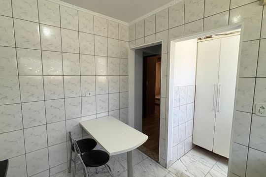 Cozinha de apartamento à venda com 2 quartos, 53m² em Vila Clarice, Santo André
