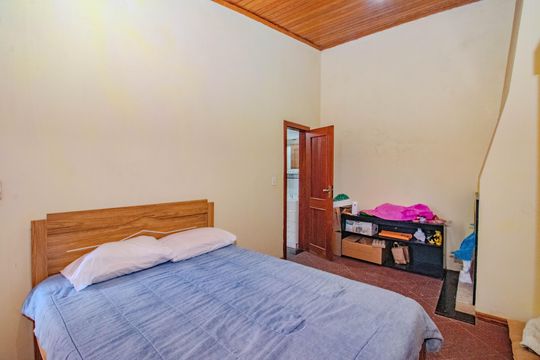 Quarto ( Casa Fundos) de casa à venda com 4 quartos, 96m² em Rubem Berta, Porto Alegre