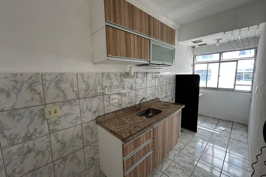 Cozinha de apartamento para alugar com 2 quartos, 60m² em Praça Seca, Rio de Janeiro