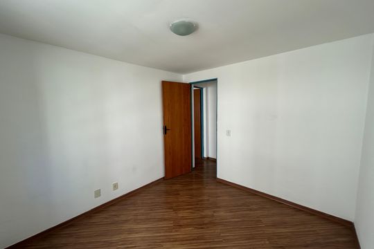 Quarto 2 de apartamento para alugar com 2 quartos, 60m² em Praça Seca, Rio de Janeiro