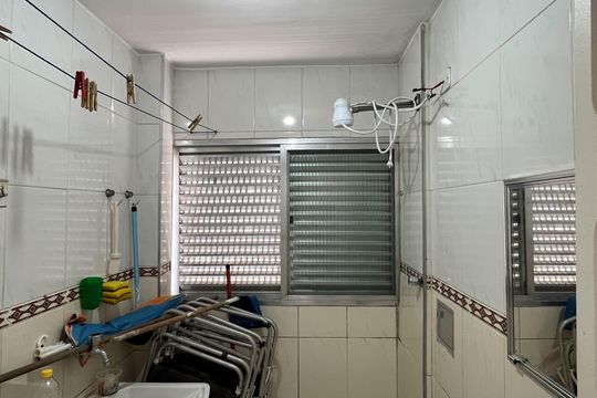 Banheiro de kitnet/studio para alugar com 1 quarto, 23m² em Itararé, Santos