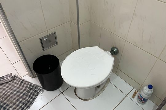 Banheiro de kitnet/studio para alugar com 1 quarto, 23m² em Itararé, Santos
