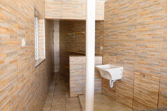 Lavanderia de casa para alugar com 3 quartos, 170m² em Bandeiras, Osasco