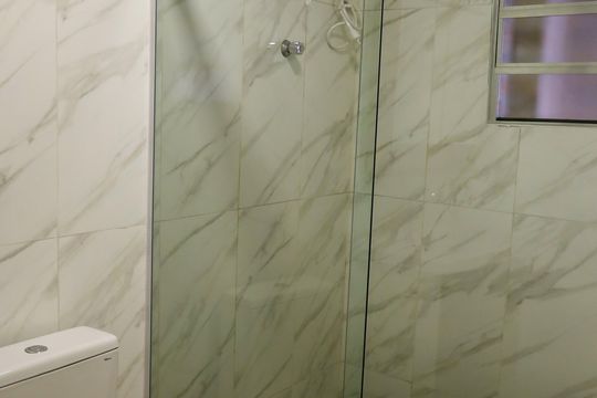 Banheiro da Suíte 1 de casa para alugar com 3 quartos, 170m² em Bandeiras, Osasco