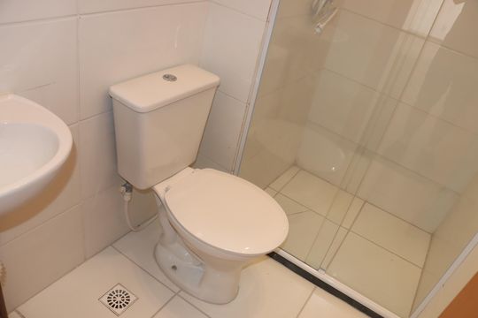 Banheiro Social de apartamento para alugar com 2 quartos, 45m² em Granja Viana, Cotia