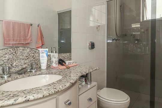 Banheiro da Suíte de apartamento à venda com 3 quartos, 205m² em Cristo Redentor, Porto Alegre