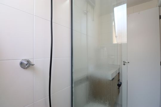 Banheiro de apartamento à venda com 1 quarto, 28m² em Barra Funda, São Paulo