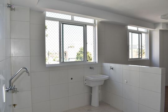 Cozinha e Área de Serviço de apartamento para alugar com 2 quartos, 135m² em Tingui, Curitiba
