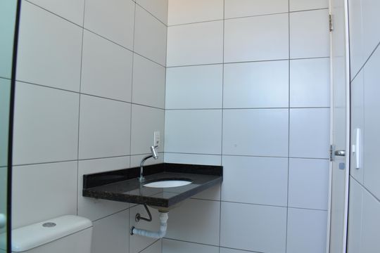 Banheiro Social de apartamento para alugar com 2 quartos, 135m² em Tingui, Curitiba