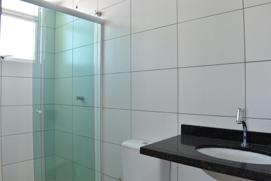 Banheiro Social de apartamento para alugar com 2 quartos, 135m² em Tingui, Curitiba