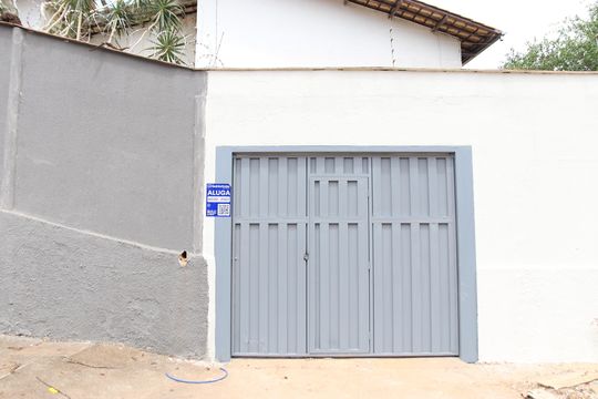 Fachada de casa para alugar com 2 quartos, 115m² em Jardim Goiás, Goiânia