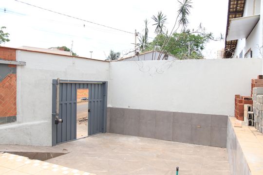 Área externa de casa para alugar com 2 quartos, 115m² em Jardim Goiás, Goiânia